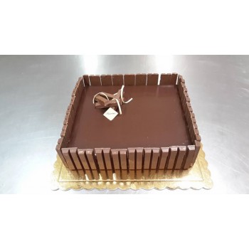 ΕΝΗΛΙΚΕΣ ΤΟΥΡΤΕΣ